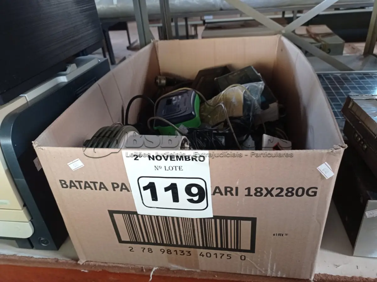 LOTE 119 - 01 LOTE COM PERIFÉRICOS DIVERSOS. (NO ESTADO) ATENÇÃO! FAZER A VISITAÇÃO ANTES DE ARREMATAR, NÃO SABEMOS SE FUNCIONA. LEILÃO NÃO TEM GARANTIA E NEM DEVOLUÇÃO, SUJEITO A POSSÍVEIS AVARIAS VISÍVEIS/OCULTAS E/OU AUSÊNCIA DE COMPONENTES.