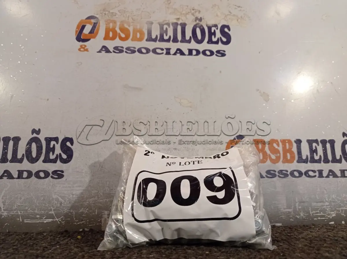 LOTE 009 - 01 KIT DE PARAFUSOS SEXTAVADOS (NO ESTADO) ATENÇÃO! FAZER A VISITAÇÃO ANTES DE ARREMATAR, NÃO SABEMOS SE FUNCIONA. LEILÃO NÃO TEM GARANTIA E NEM DEVOLUÇÃO, SUJEITO A POSSÍVEIS AVARIAS VISÍVEIS/OCULTAS E/OU AUSÊNCIA DE COMPONENTES.