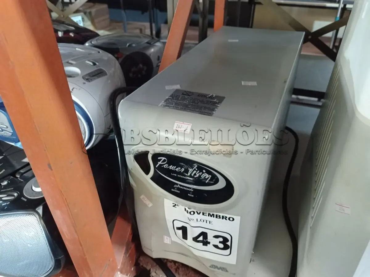 LOTE 143 - 01 NOBREAK SMS 2200VA. (NO ESTADO) ATENÇÃO! FAZER A VISITAÇÃO ANTES DE ARREMATAR, NÃO SABEMOS SE FUNCIONA. LEILÃO NÃO TEM GARANTIA E NEM DEVOLUÇÃO, SUJEITO A POSSÍVEIS AVARIAS VISÍVEIS/OCULTAS E/OU AUSÊNCIA DE COMPONENTES.
