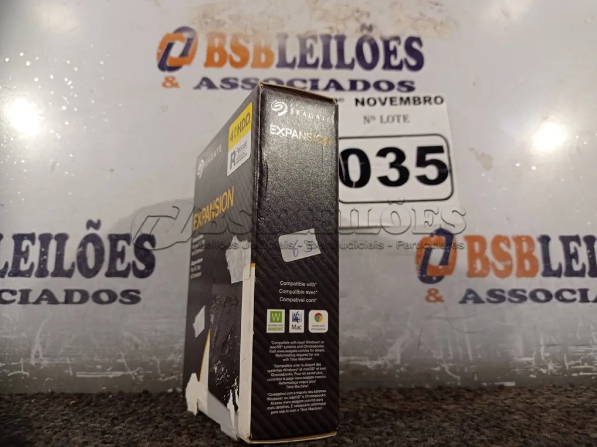 LOTE 035 - 01 HARD DISC EXTERNO 4TB. (NO ESTADO) ATENÇÃO! FAZER A VISITAÇÃO ANTES DE ARREMATAR, NÃO SABEMOS SE FUNCIONA. LEILÃO NÃO TEM GARANTIA E NEM DEVOLUÇÃO, SUJEITO A POSSÍVEIS AVARIAS VISÍVEIS/OCULTAS E/OU AUSÊNCIA DE COMPONENTES.