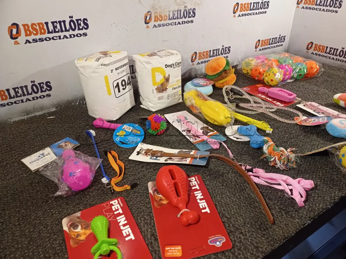 LOTE 194 - 01 LOTE COM VÁRIOS ACESSÓRIOS PARA PETS. (NO ESTADO) ATENÇÃO! FAZER A VISITAÇÃO ANTES DE ARREMATAR, NÃO SABEMOS SE FUNCIONA. LEILÃO NÃO TEM GARANTIA E NEM DEVOLUÇÃO, SUJEITO A POSSÍVEIS AVARIAS VISÍVEIS/OCULTAS E/OU AUSÊNCIA DE COMPONENTES.