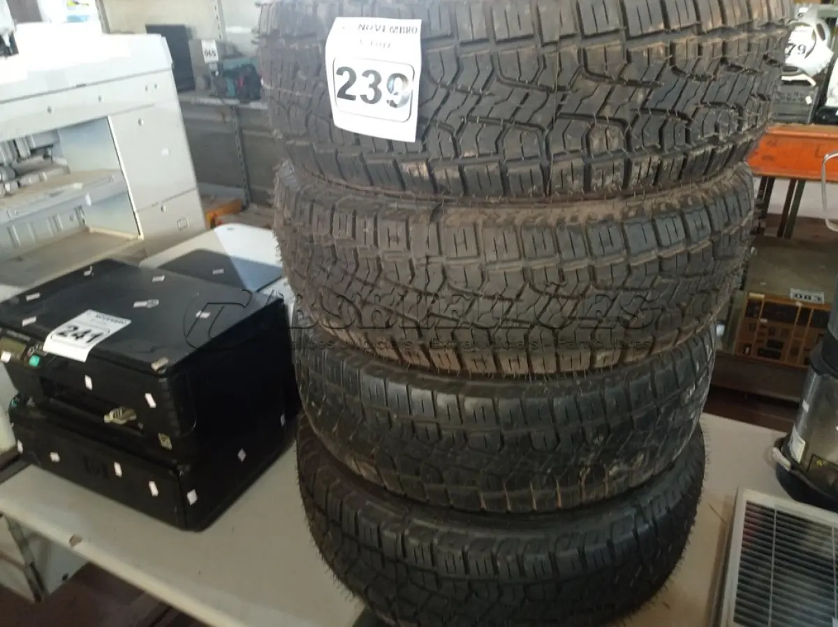 LOTE 239 - 04 PNEUS REMOLD 205/60/16. (NO ESTADO) ATENÇÃO! FAZER A VISITAÇÃO ANTES DE ARREMATAR, NÃO SABEMOS SE FUNCIONA. LEILÃO NÃO TEM GARANTIA E NEM DEVOLUÇÃO, SUJEITO A POSSÍVEIS AVARIAS VISÍVEIS/OCULTAS E/OU AUSÊNCIA DE COMPONENTES.