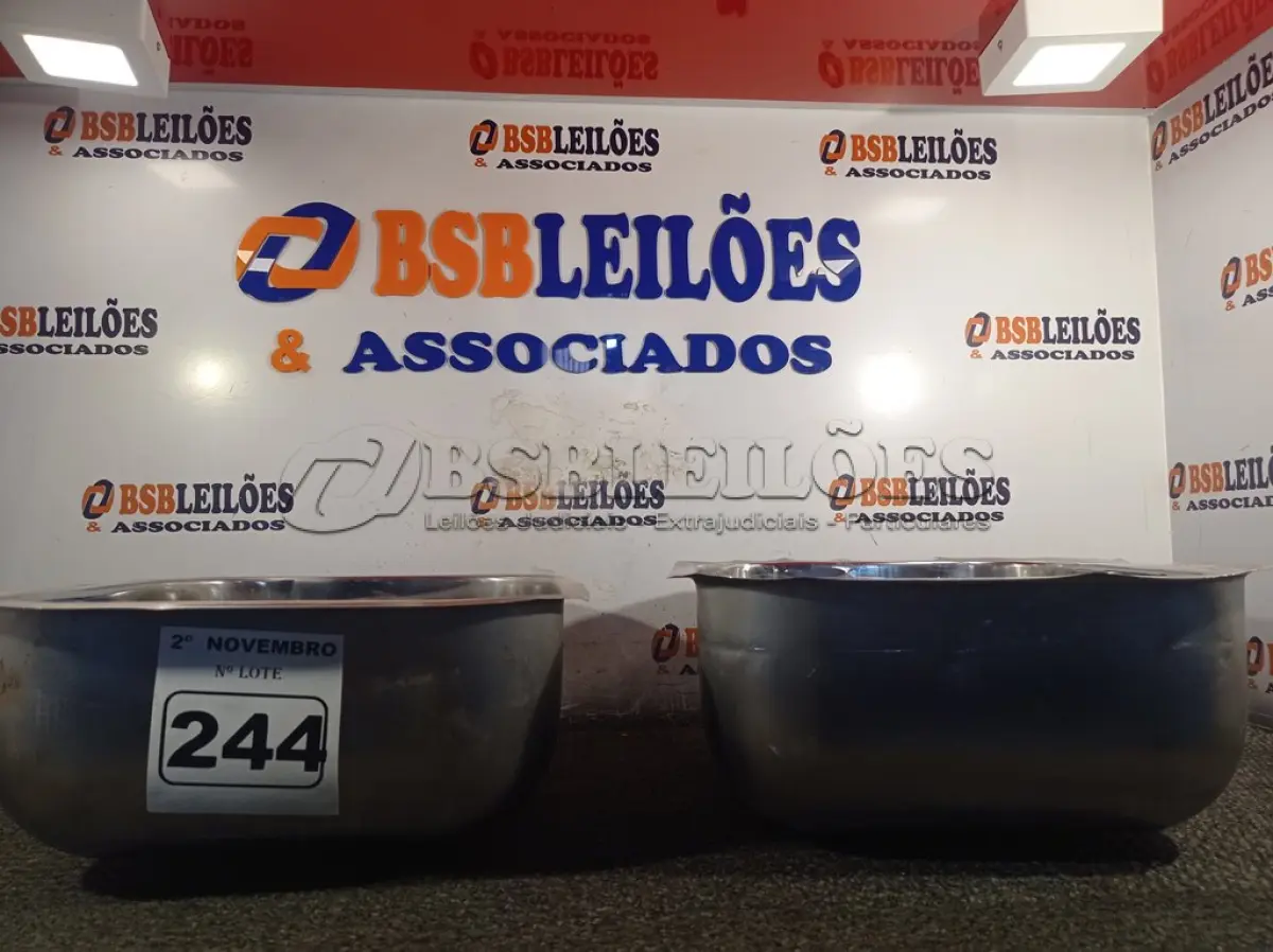 LOTE 244 - 02 CUBAS PARA PIA EM INOX 40X34X17CM. (NO ESTADO) ATENÇÃO! FAZER A VISITAÇÃO ANTES DE ARREMATAR, NÃO SABEMOS SE FUNCIONA. LEILÃO NÃO TEM GARANTIA E NEM DEVOLUÇÃO, SUJEITO A POSSÍVEIS AVARIAS VISÍVEIS/OCULTAS E/OU AUSÊNCIA DE COMPONENTES.
