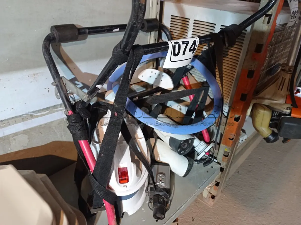 LOTE 074 - 04 CÂMERAS DE SEGURANÇA, 01 TRANS BIKE E 01 FERRO DE PASSAR A VAPOR. (NO ESTADO) ATENÇÃO! FAZER A VISITAÇÃO ANTES DE ARREMATAR, NÃO SABEMOS SE FUNCIONA. LEILÃO NÃO TEM GARANTIA E NEM DEVOLUÇÃO, SUJEITO A POSSÍVEIS AVARIAS VISÍVEIS/OCULTAS E/OU AUSÊNCIA DE COMPONENTES.