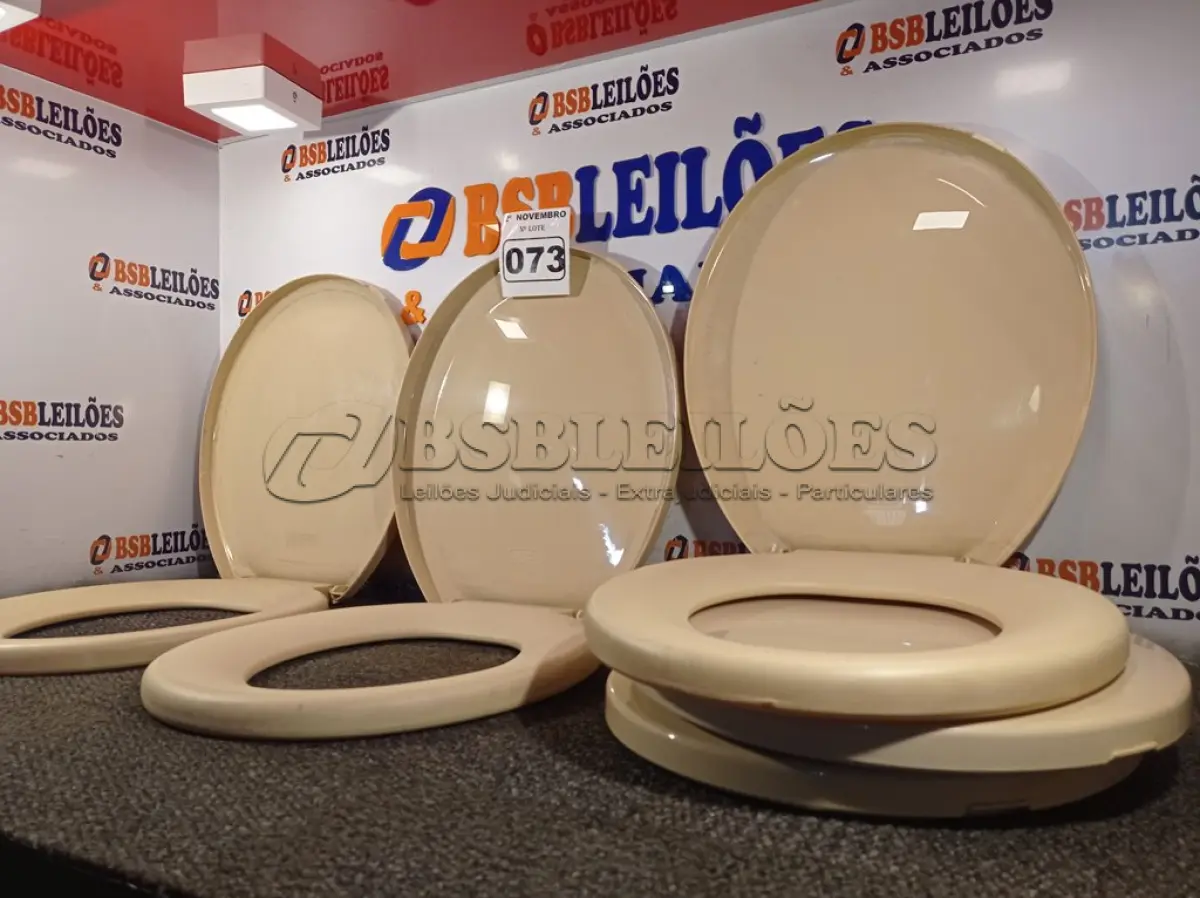 LOTE 073 - 05 ASSENTOS PARA VASO SANITÁRIO. (NO ESTADO) ATENÇÃO! FAZER A VISITAÇÃO ANTES DE ARREMATAR, NÃO SABEMOS SE FUNCIONA. LEILÃO NÃO TEM GARANTIA E NEM DEVOLUÇÃO, SUJEITO A POSSÍVEIS AVARIAS VISÍVEIS/OCULTAS E/OU AUSÊNCIA DE COMPONENTES.
