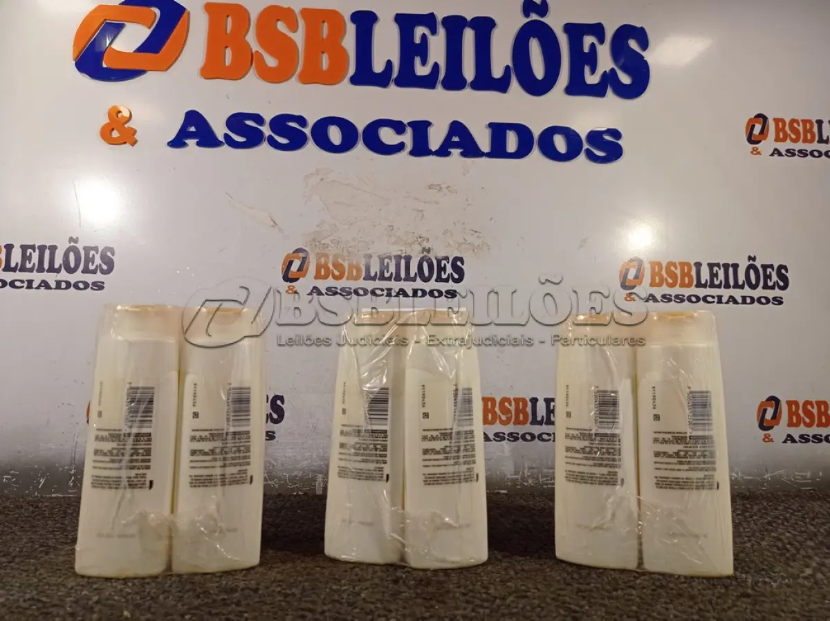 LOTE 052 - 18 FRASCOS DE CONDICIONADOR PANTENE PRO-V BRILHO EXTREMO 175ML. (NO ESTADO) ATENÇÃO! FAZER A VISITAÇÃO ANTES DE ARREMATAR, NÃO SABEMOS SE FUNCIONA. LEILÃO NÃO TEM GARANTIA E NEM DEVOLUÇÃO, SUJEITO A POSSÍVEIS AVARIAS VISÍVEIS/OCULTAS E/OU AUSÊNCIA DE COMPONENTES.