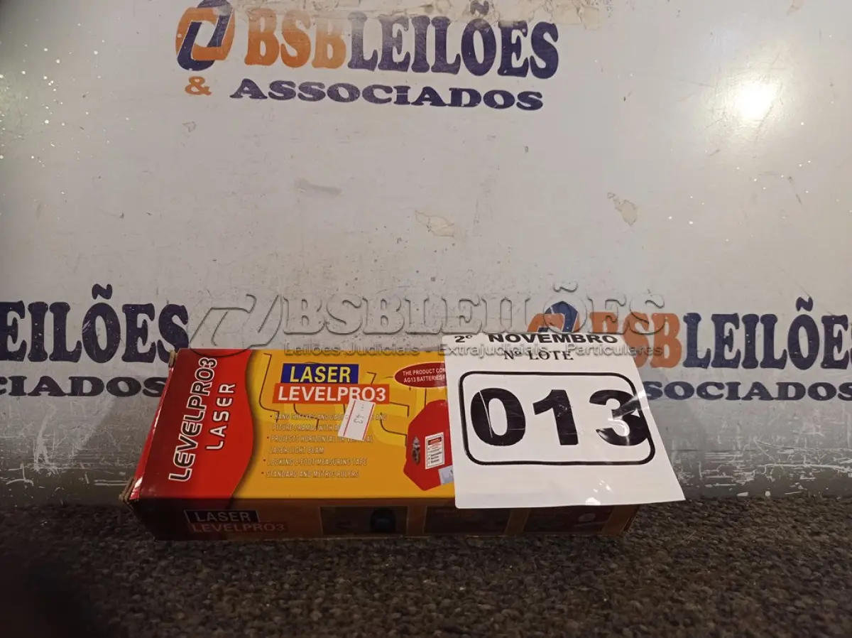 LOTE 013 - 01 TRENA DE 2.50M COM NÍVEL A LASER. (NO ESTADO) ATENÇÃO! FAZER A VISITAÇÃO ANTES DE ARREMATAR, NÃO SABEMOS SE FUNCIONA. LEILÃO NÃO TEM GARANTIA E NEM DEVOLUÇÃO, SUJEITO A POSSÍVEIS AVARIAS VISÍVEIS/OCULTAS E/OU AUSÊNCIA DE COMPONENTES.