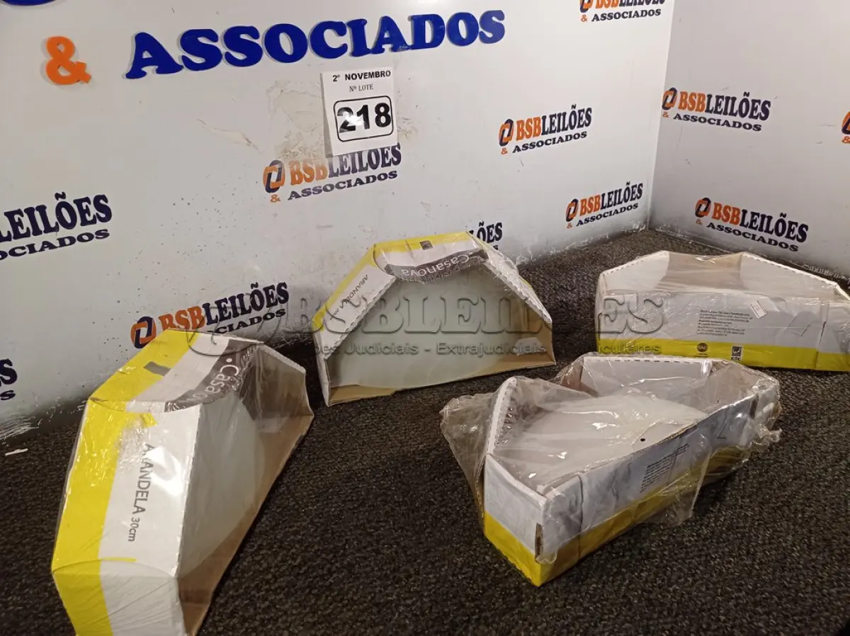 LOTE 218 - 04 ARANDELAS 30CM. (NO ESTADO) ATENÇÃO! FAZER A VISITAÇÃO ANTES DE ARREMATAR, NÃO SABEMOS SE FUNCIONA. LEILÃO NÃO TEM GARANTIA E NEM DEVOLUÇÃO, SUJEITO A POSSÍVEIS AVARIAS VISÍVEIS/OCULTAS E/OU AUSÊNCIA DE COMPONENTES.