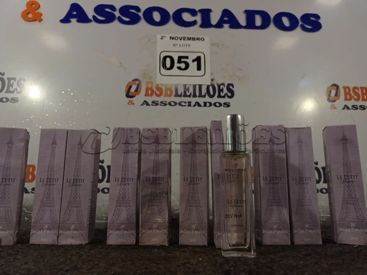 LOTE 051 - 10 PERFUMES LE PETIT 30ML. (NO ESTADO) ATENÇÃO! FAZER A VISITAÇÃO ANTES DE ARREMATAR, NÃO SABEMOS SE FUNCIONA. LEILÃO NÃO TEM GARANTIA E NEM DEVOLUÇÃO, SUJEITO A POSSÍVEIS AVARIAS VISÍVEIS/OCULTAS E/OU AUSÊNCIA DE COMPONENTES.
