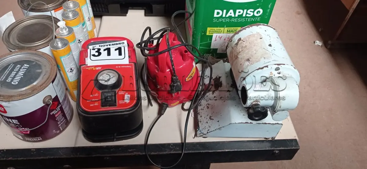 LOTE 311 - 01 COMPRESSOR DE AR 12V, 01 INFLADOR E 01 MOEDOR DE CARNE INCOMPLETOS. (NO ESTADO) ATENÇÃO! FAZER A VISITAÇÃO ANTES DE ARREMATAR, NÃO SABEMOS SE FUNCIONA. LEILÃO NÃO TEM GARANTIA E NEM DEVOLUÇÃO, SUJEITO A POSSÍVEIS AVARIAS VISÍVEIS/OCULTAS E/OU AUSÊNCIA DE COMPONENTES.