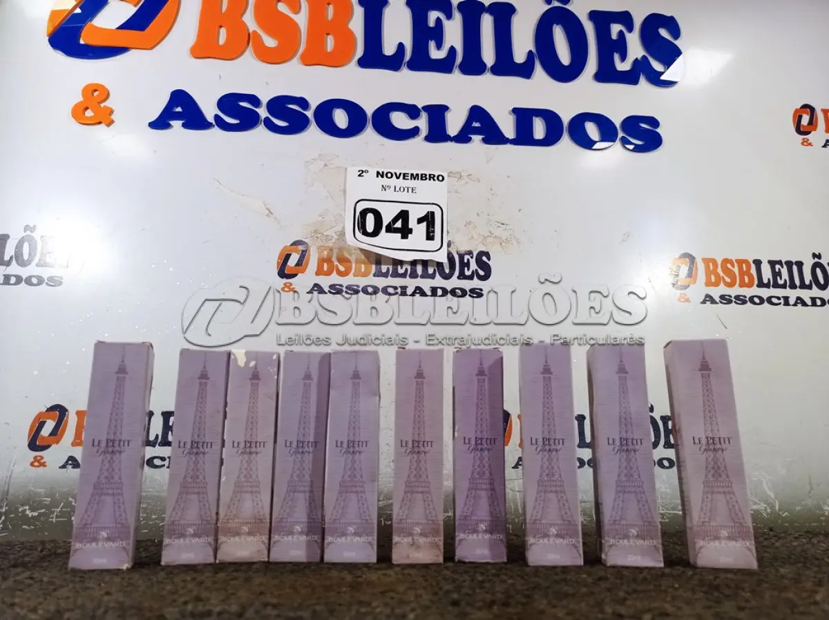 LOTE 041 - 10 PERFUMES LE PETIT 30ML. (NO ESTADO) ATENÇÃO! FAZER A VISITAÇÃO ANTES DE ARREMATAR, NÃO SABEMOS SE FUNCIONA. LEILÃO NÃO TEM GARANTIA E NEM DEVOLUÇÃO, SUJEITO A POSSÍVEIS AVARIAS VISÍVEIS/OCULTAS E/OU AUSÊNCIA DE COMPONENTES.