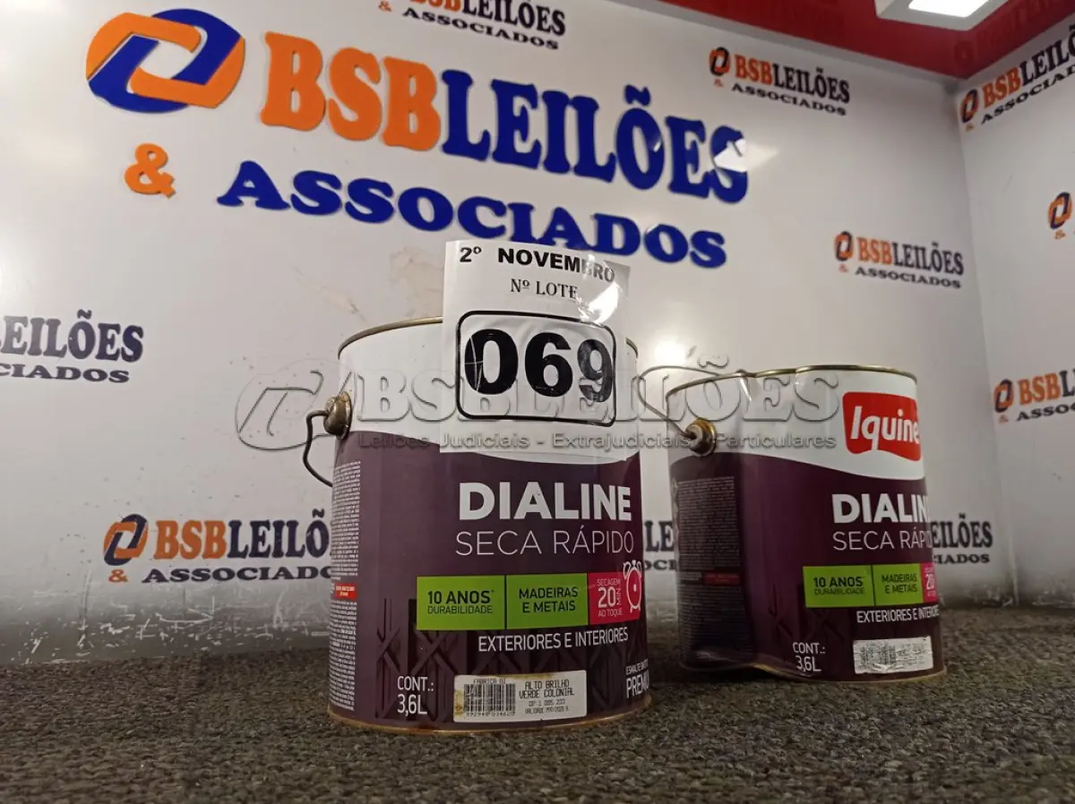 LOTE 069 - 02 GALÕES DE ESMALTE SINTÉTICO IQUINE MADEIRA E METAIS ALTO BRILHO VERDE COLONIAL 3,6L. (NO ESTADO) ATENÇÃO! FAZER A VISITAÇÃO ANTES DE ARREMATAR, NÃO SABEMOS SE FUNCIONA. LEILÃO NÃO TEM GARANTIA E NEM DEVOLUÇÃO, SUJEITO A POSSÍVEIS AVARIAS VISÍVEIS/OCULTAS E/OU AUSÊNCIA DE COMPONENTES.