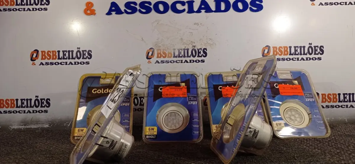 LOTE 323 - 06 SPOTS COMPLETO 6W LED REDONDO 3000K GOLDEN. (NO ESTADO) ATENÇÃO! FAZER A VISITAÇÃO ANTES DE ARREMATAR, NÃO SABEMOS SE FUNCIONA. LEILÃO NÃO TEM GARANTIA E NEM DEVOLUÇÃO, SUJEITO A POSSÍVEIS AVARIAS VISÍVEIS/OCULTAS E/OU AUSÊNCIA DE COMPONENTES.