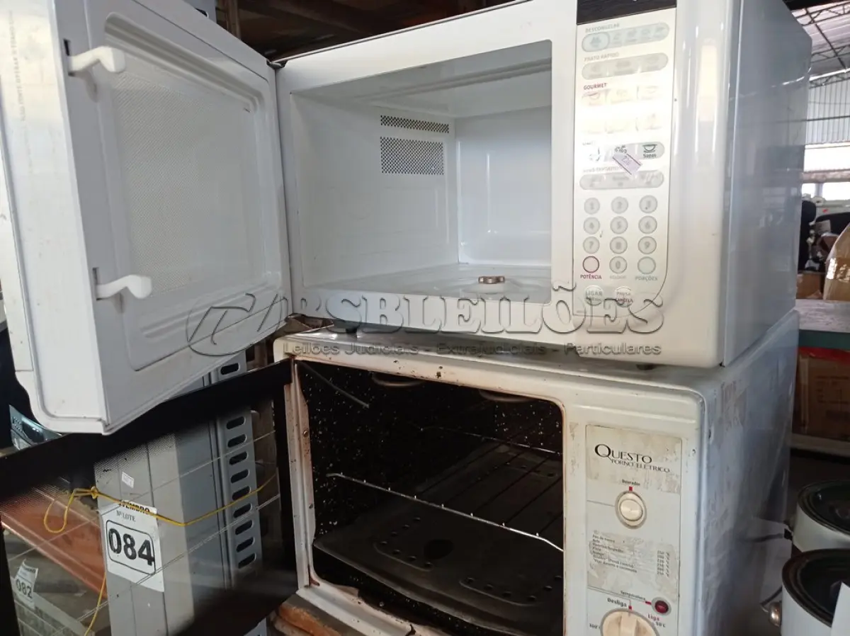 LOTE 088 - 01 MICRO-ONDAS E 01 FORNO ELÉTRICO MARCAS E MODELOS DIVERSOS. (NO ESTADO) ATENÇÃO! FAZER A VISITAÇÃO ANTES DE ARREMATAR, NÃO SABEMOS SE FUNCIONA. LEILÃO NÃO TEM GARANTIA E NEM DEVOLUÇÃO, SUJEITO A POSSÍVEIS AVARIAS VISÍVEIS/OCULTAS E/OU AUSÊNCIA DE COMPONENTES.
