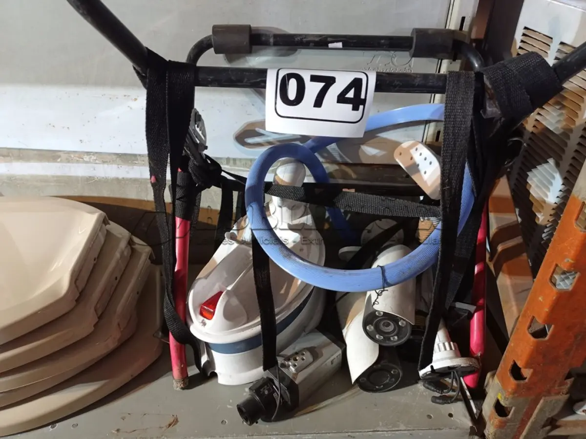 LOTE 074 - 04 CÂMERAS DE SEGURANÇA, 01 TRANS BIKE E 01 FERRO DE PASSAR A VAPOR. (NO ESTADO) ATENÇÃO! FAZER A VISITAÇÃO ANTES DE ARREMATAR, NÃO SABEMOS SE FUNCIONA. LEILÃO NÃO TEM GARANTIA E NEM DEVOLUÇÃO, SUJEITO A POSSÍVEIS AVARIAS VISÍVEIS/OCULTAS E/OU AUSÊNCIA DE COMPONENTES.