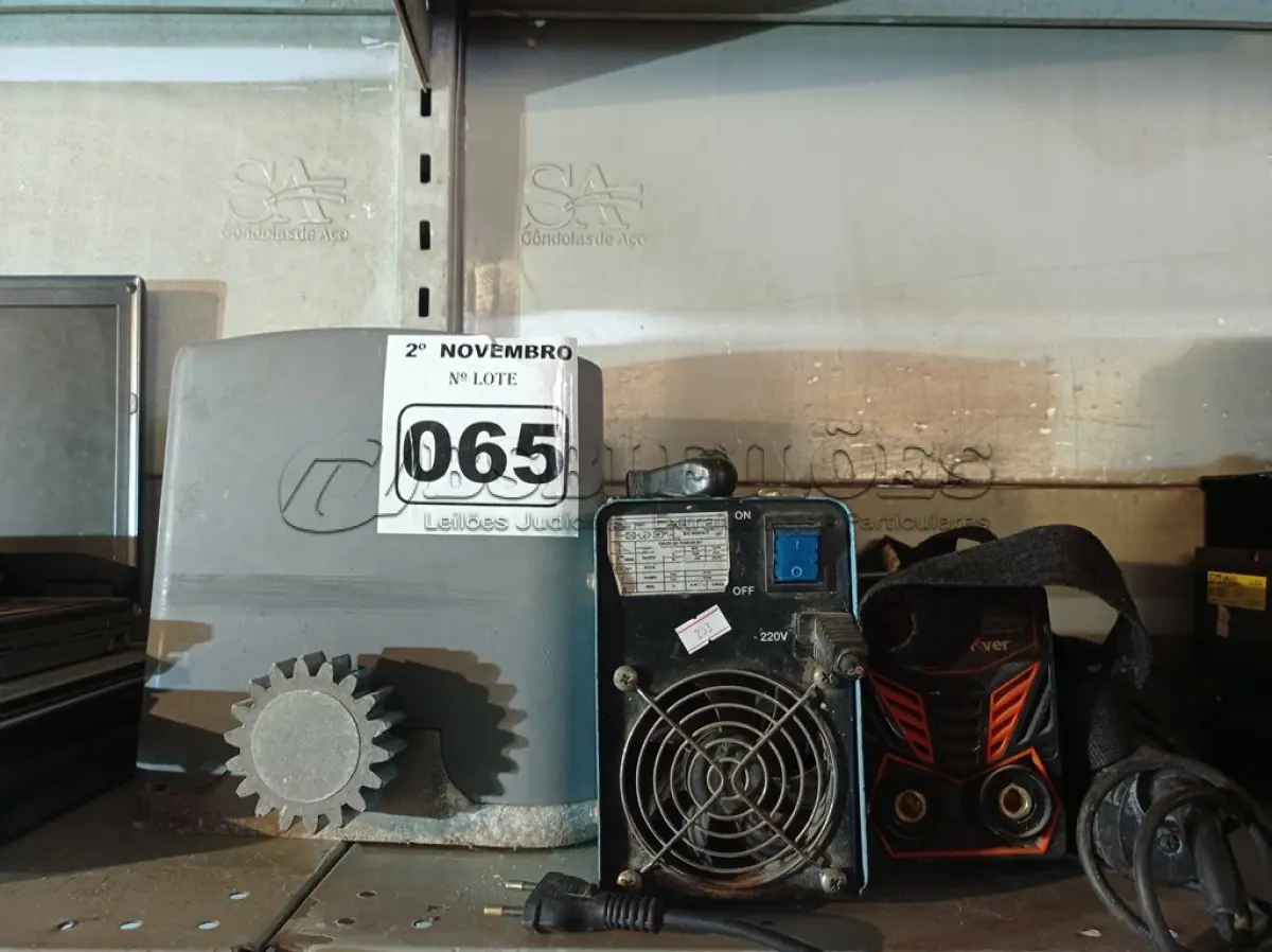 LOTE 065 - 01 MOTOR DE PORTÃO, 02 MAQUINAS DE SOLDA E 01 ESMERILHADEIRA MARCAS E MODELOS DIVERSOS PARA RETIRADA DE PEÇAS. (NO ESTADO) ATENÇÃO! FAZER A VISITAÇÃO ANTES DE ARREMATAR, NÃO SABEMOS SE FUNCIONA. LEILÃO NÃO TEM GARANTIA E NEM DEVOLUÇÃO, SUJEITO A POSSÍVEIS AVARIAS VISÍVEIS/OCULTAS E/OU AUSÊNCIA DE COMPONENTES.