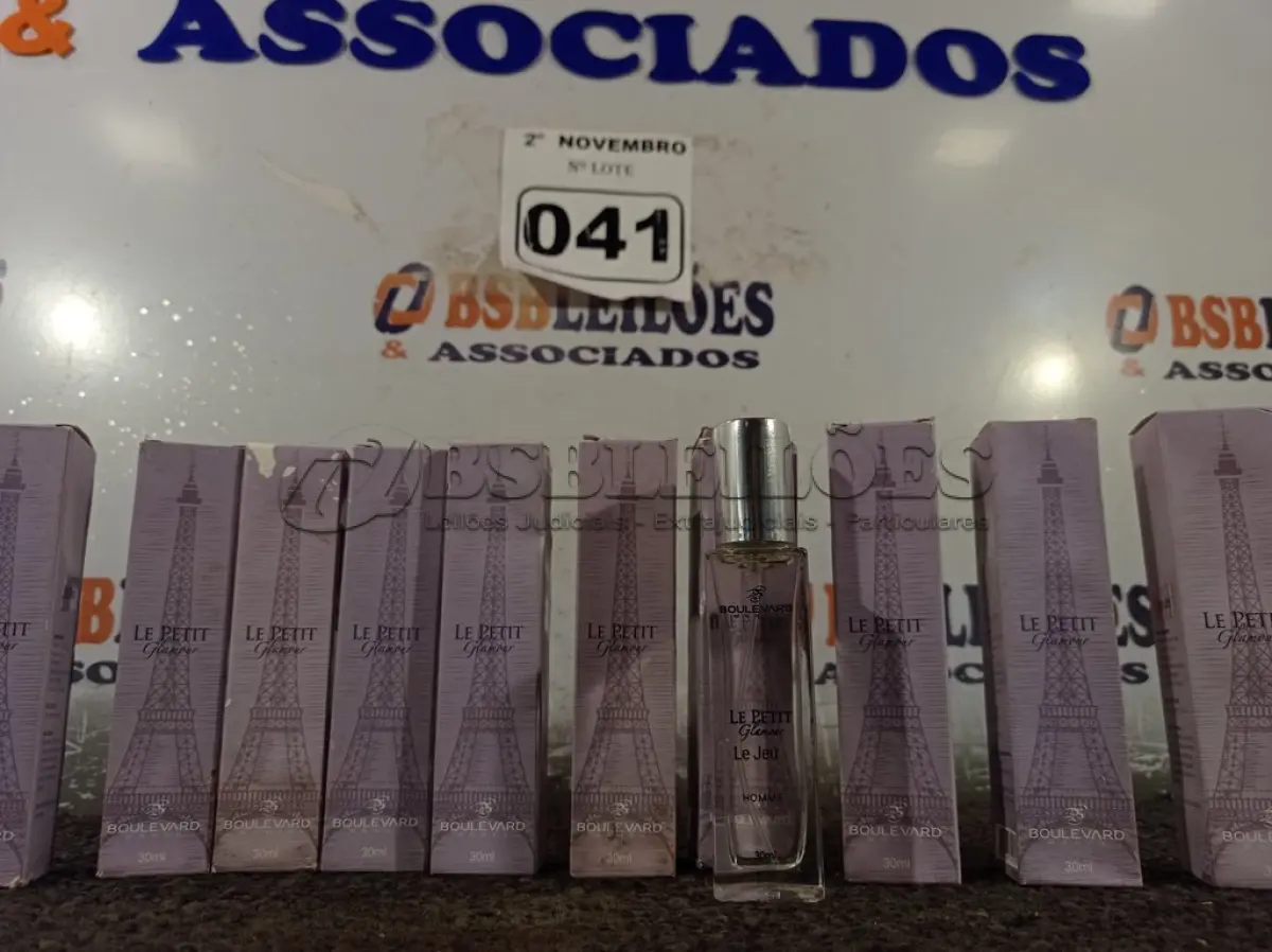 LOTE 041 - 10 PERFUMES LE PETIT 30ML. (NO ESTADO) ATENÇÃO! FAZER A VISITAÇÃO ANTES DE ARREMATAR, NÃO SABEMOS SE FUNCIONA. LEILÃO NÃO TEM GARANTIA E NEM DEVOLUÇÃO, SUJEITO A POSSÍVEIS AVARIAS VISÍVEIS/OCULTAS E/OU AUSÊNCIA DE COMPONENTES.
