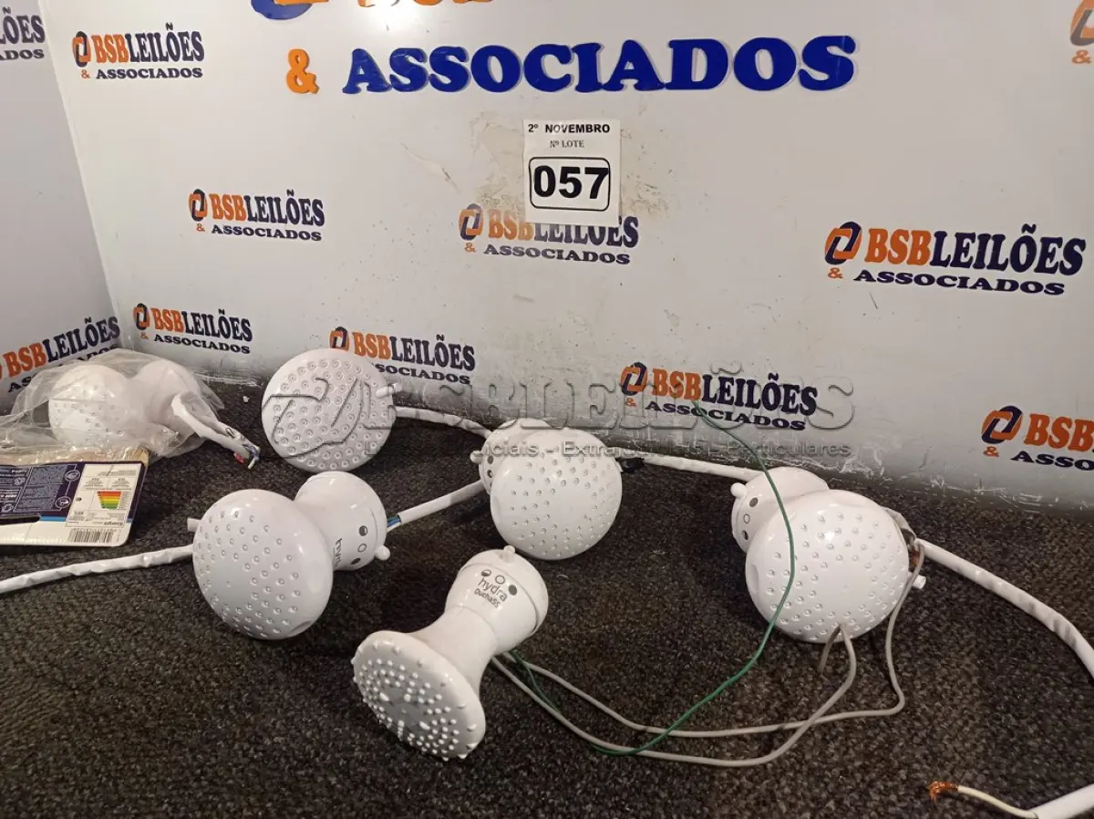 LOTE 057 - 06 CHUVEIROS MARCAS E MODELOS DIVERSOS. (NO ESTADO) ATENÇÃO! FAZER A VISITAÇÃO ANTES DE ARREMATAR, NÃO SABEMOS SE FUNCIONA. LEILÃO NÃO TEM GARANTIA E NEM DEVOLUÇÃO, SUJEITO A POSSÍVEIS AVARIAS VISÍVEIS/OCULTAS E/OU AUSÊNCIA DE COMPONENTES.