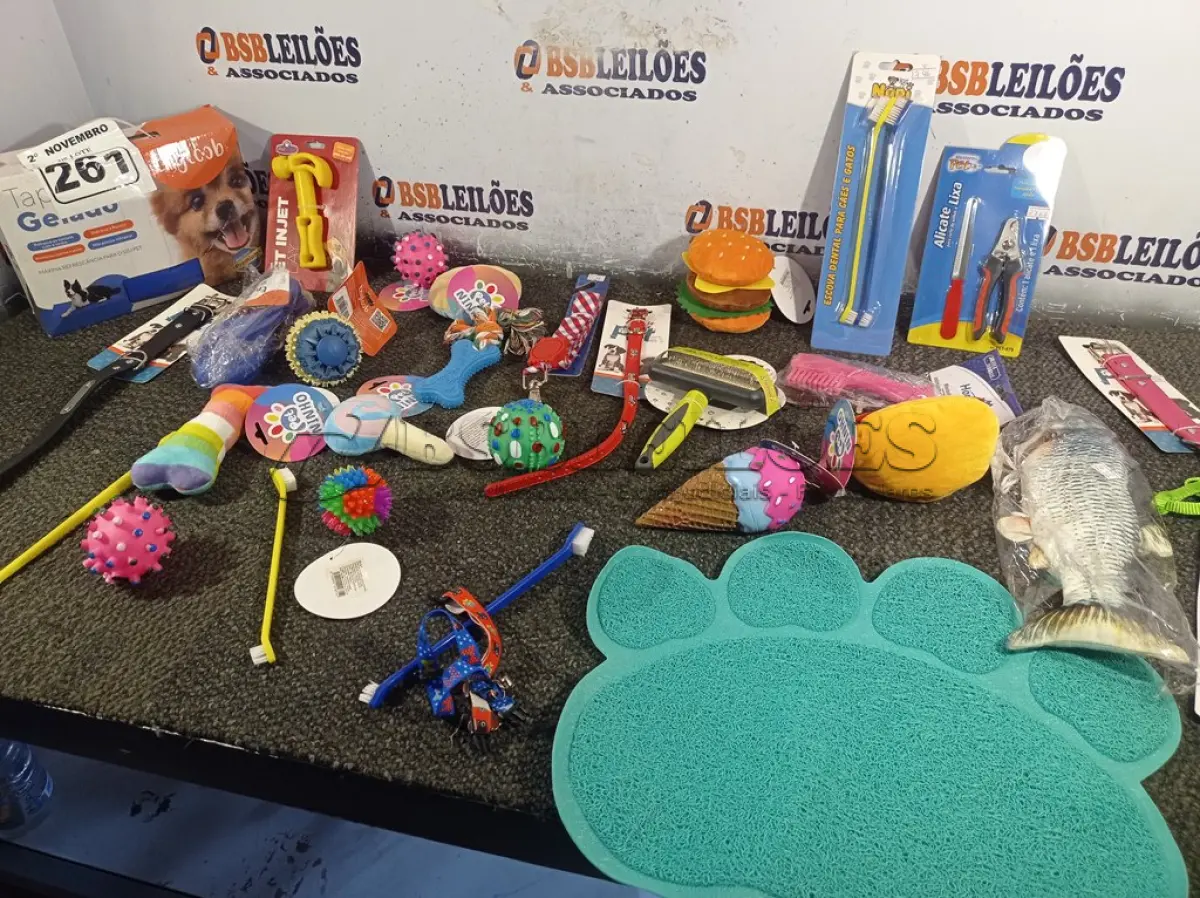 LOTE 261 - 01 LOTE COM VÁRIOS ACESSÓRIOS PARA PETS. (NO ESTADO) ATENÇÃO! FAZER A VISITAÇÃO ANTES DE ARREMATAR, NÃO SABEMOS SE FUNCIONA. LEILÃO NÃO TEM GARANTIA E NEM DEVOLUÇÃO, SUJEITO A POSSÍVEIS AVARIAS VISÍVEIS/OCULTAS E/OU AUSÊNCIA DE COMPONENTES.