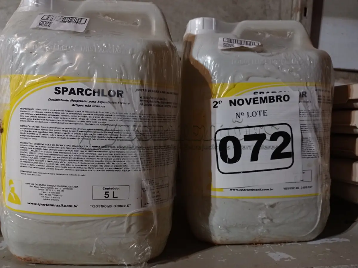 LOTE 072 - 20 LITROS DE DESINFETANTE HOSPITALAR PARA SUPERFÍCIES FIXAS E ARTIGOS NÃO CRÍTICOS. (NO ESTADO) ATENÇÃO! FAZER A VISITAÇÃO ANTES DE ARREMATAR, NÃO SABEMOS SE FUNCIONA. LEILÃO NÃO TEM GARANTIA E NEM DEVOLUÇÃO, SUJEITO A POSSÍVEIS AVARIAS VISÍVEIS/OCULTAS E/OU AUSÊNCIA DE COMPONENTES.