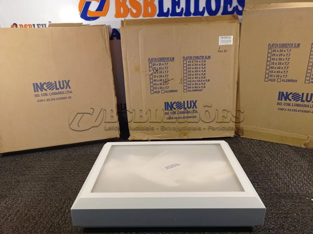 LOTE 087 - 04 PLAFONS DE SOBREPOR 40X30. (NO ESTADO) ATENÇÃO! FAZER A VISITAÇÃO ANTES DE ARREMATAR, NÃO SABEMOS SE FUNCIONA. LEILÃO NÃO TEM GARANTIA E NEM DEVOLUÇÃO, SUJEITO A POSSÍVEIS AVARIAS VISÍVEIS/OCULTAS E/OU AUSÊNCIA DE COMPONENTES.