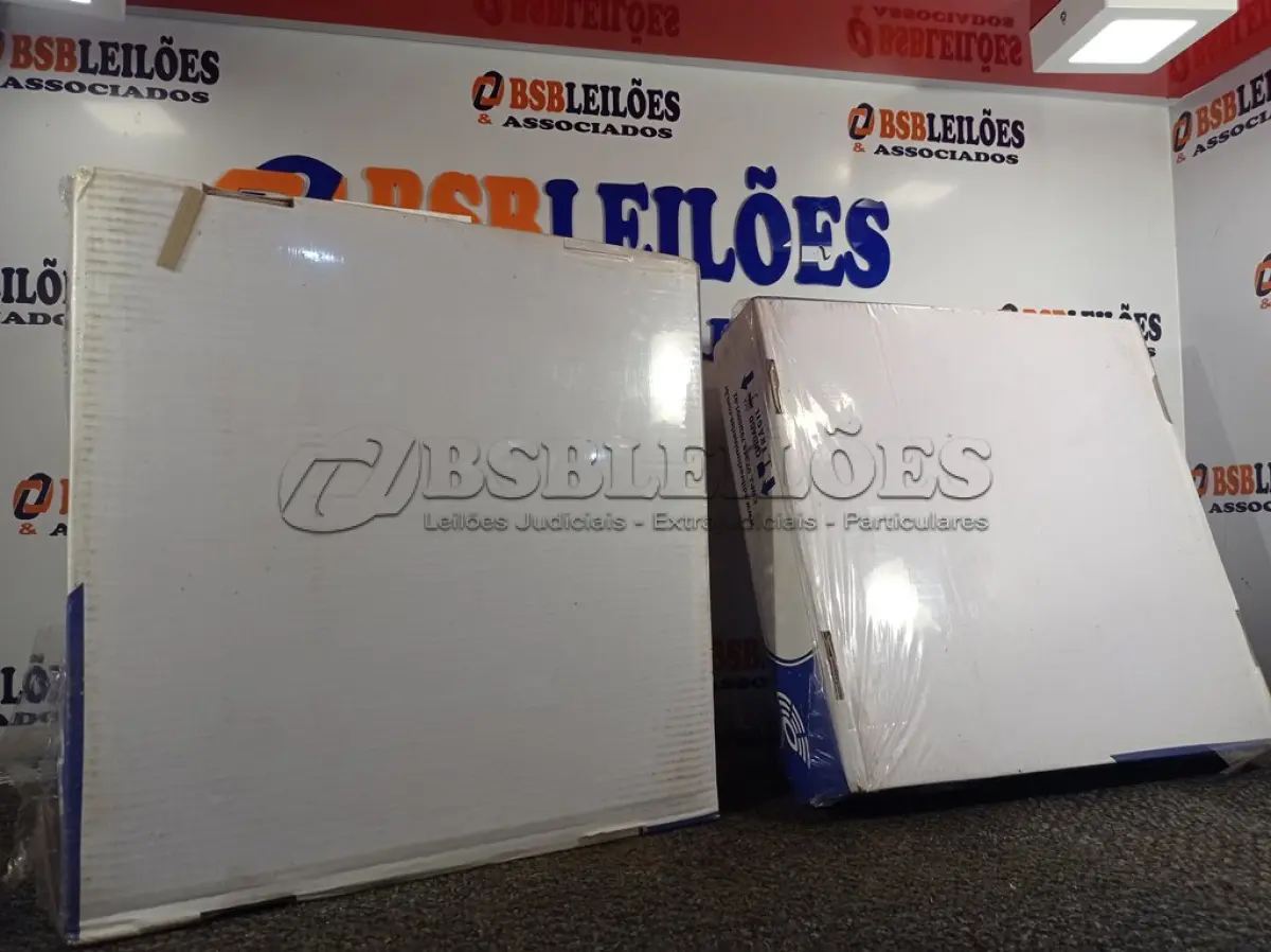 LOTE 203 - 02 LUMINÁRIAS DE EMBUTIR MARCAS EDIBRAZ. (NO ESTADO) ATENÇÃO! FAZER A VISITAÇÃO ANTES DE ARREMATAR, NÃO SABEMOS SE FUNCIONA. LEILÃO NÃO TEM GARANTIA E NEM DEVOLUÇÃO, SUJEITO A POSSÍVEIS AVARIAS VISÍVEIS/OCULTAS E/OU AUSÊNCIA DE COMPONENTES.