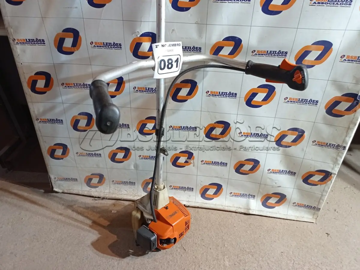 LOTE 081 - 01 ROÇADEIRA STIHL MODELO FS85. (NO ESTADO) ATENÇÃO! FAZER A VISITAÇÃO ANTES DE ARREMATAR, NÃO SABEMOS SE FUNCIONA. LEILÃO NÃO TEM GARANTIA E NEM DEVOLUÇÃO, SUJEITO A POSSÍVEIS AVARIAS VISÍVEIS/OCULTAS E/OU AUSÊNCIA DE COMPONENTES.