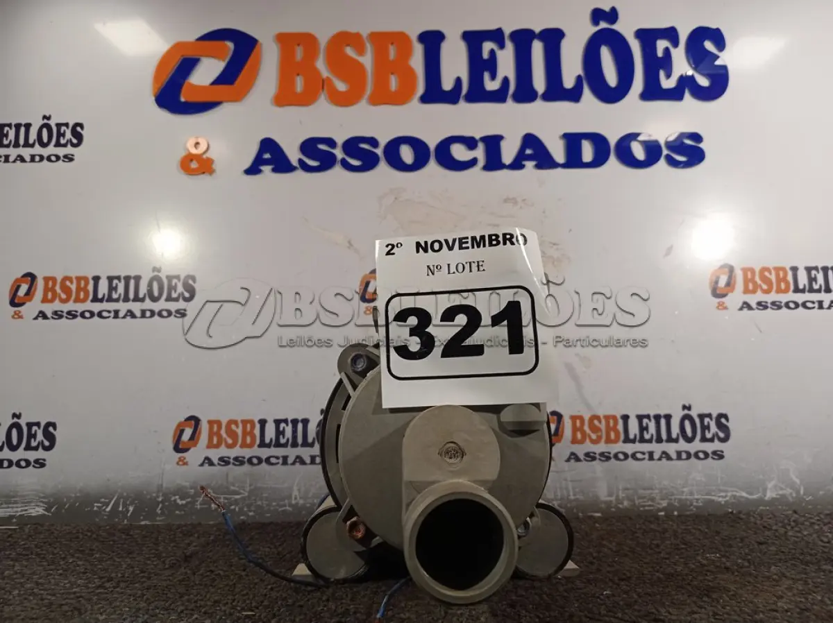 LOTE 321 - 01 MOTOBOMBA 1VC PARA BANHEIRA DE HIDROMASSAGEM. (NO ESTADO) ATENÇÃO! FAZER A VISITAÇÃO ANTES DE ARREMATAR, NÃO SABEMOS SE FUNCIONA. LEILÃO NÃO TEM GARANTIA E NEM DEVOLUÇÃO, SUJEITO A POSSÍVEIS AVARIAS VISÍVEIS/OCULTAS E/OU AUSÊNCIA DE COMPONENTES.