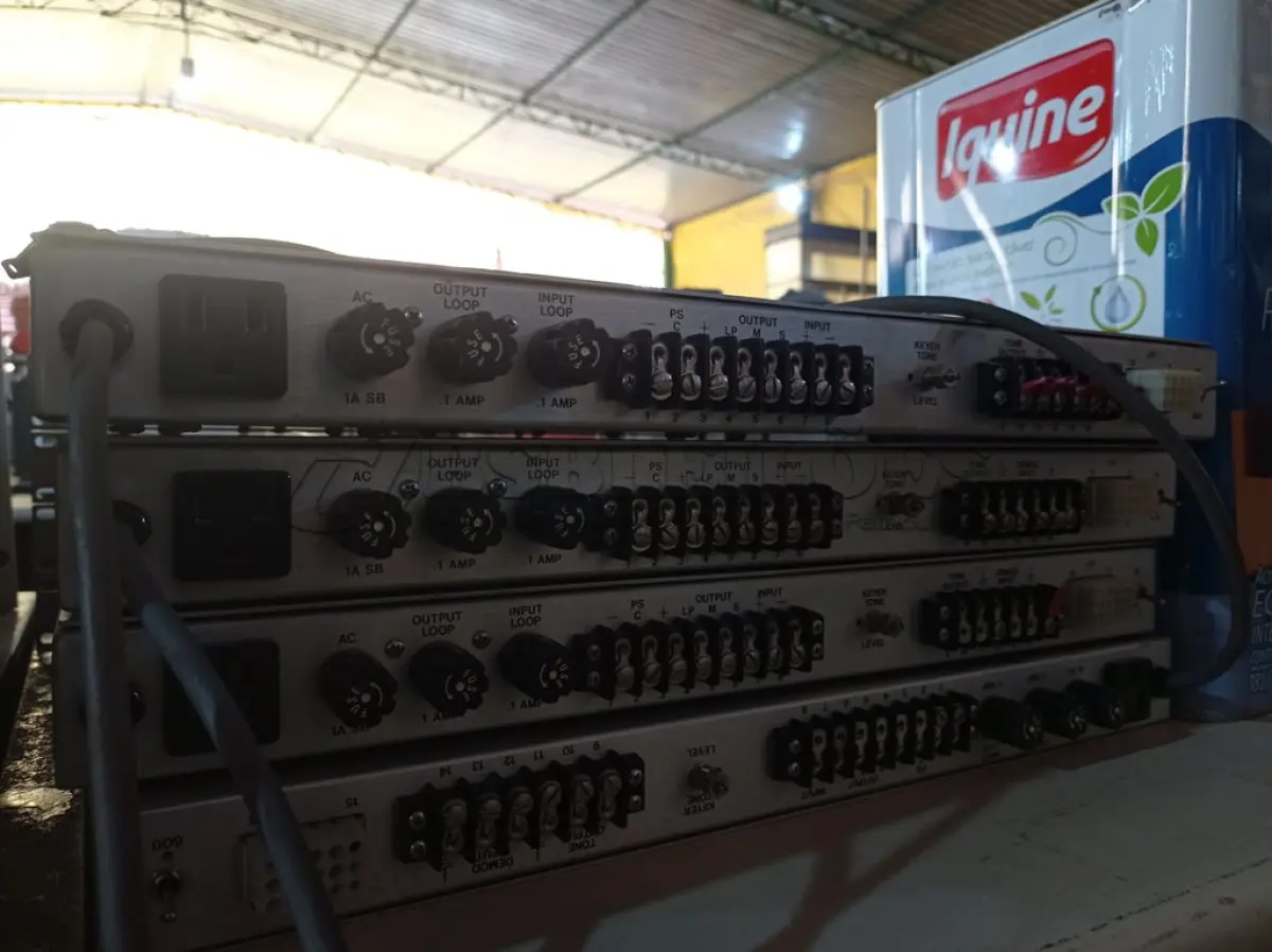 LOTE 231 - 04 EQUIPAMENTOS ELETRÔNICOS. (NO ESTADO) ATENÇÃO! FAZER A VISITAÇÃO ANTES DE ARREMATAR, NÃO SABEMOS SE FUNCIONA. LEILÃO NÃO TEM GARANTIA E NEM DEVOLUÇÃO, SUJEITO A POSSÍVEIS AVARIAS VISÍVEIS/OCULTAS E/OU AUSÊNCIA DE COMPONENTES.