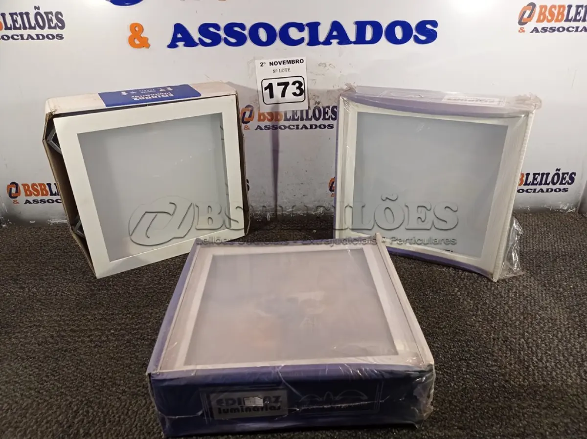 LOTE 173 - 03 LUMINÁRIAS DE EMBUTIR MARCA EDIBRAZ. (NO ESTADO) ATENÇÃO! FAZER A VISITAÇÃO ANTES DE ARREMATAR, NÃO SABEMOS SE FUNCIONA. LEILÃO NÃO TEM GARANTIA E NEM DEVOLUÇÃO, SUJEITO A POSSÍVEIS AVARIAS VISÍVEIS/OCULTAS E/OU AUSÊNCIA DE COMPONENTES.