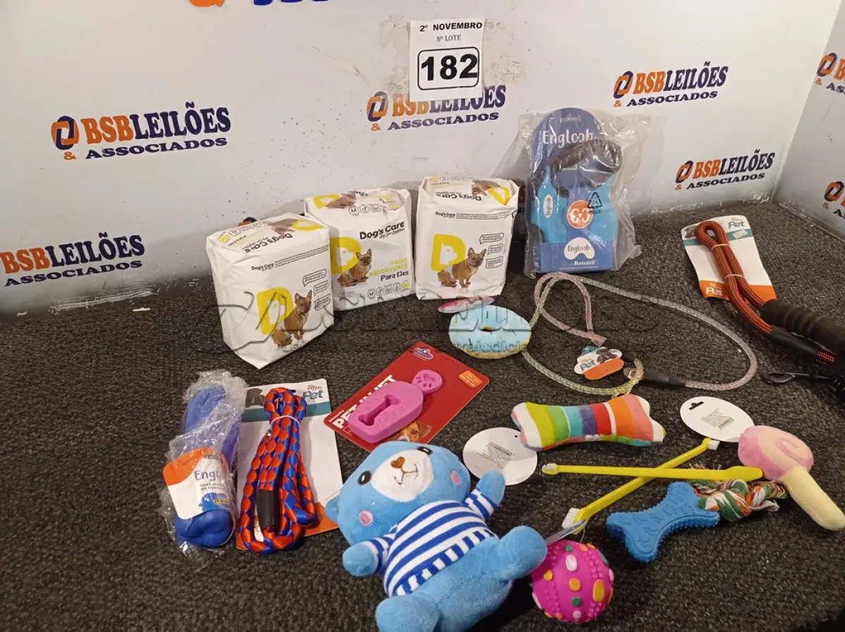 LOTE 182 - 01 LOTE COM VÁRIOS ACESSÓRIOS PARA PETS. (NO ESTADO) ATENÇÃO! FAZER A VISITAÇÃO ANTES DE ARREMATAR, NÃO SABEMOS SE FUNCIONA. LEILÃO NÃO TEM GARANTIA E NEM DEVOLUÇÃO, SUJEITO A POSSÍVEIS AVARIAS VISÍVEIS/OCULTAS E/OU AUSÊNCIA DE COMPONENTES.