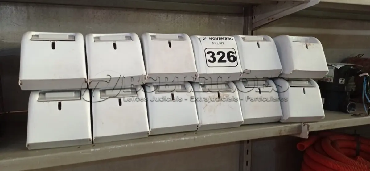 LOTE 326 - 12 DISPENSES PARA ÁLCOOL EM GEL. (NO ESTADO) ATENÇÃO! FAZER A VISITAÇÃO ANTES DE ARREMATAR, NÃO SABEMOS SE FUNCIONA. LEILÃO NÃO TEM GARANTIA E NEM DEVOLUÇÃO, SUJEITO A POSSÍVEIS AVARIAS VISÍVEIS/OCULTAS E/OU AUSÊNCIA DE COMPONENTES.