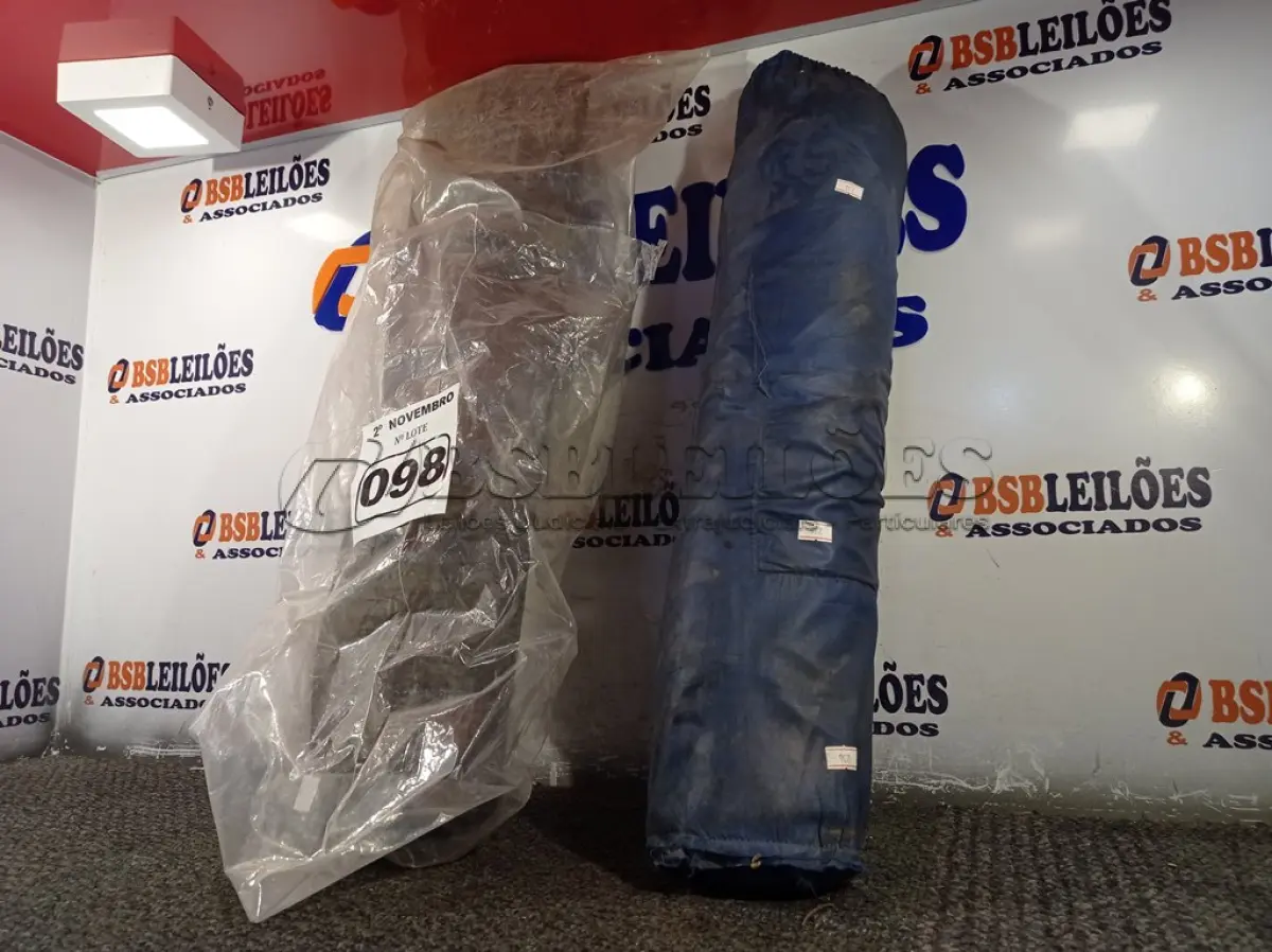 LOTE 098 - 02 BARRACAS DE CAMPING MARCAS E MODELOS DIVERSOS. (NO ESTADO) ATENÇÃO! FAZER A VISITAÇÃO ANTES DE ARREMATAR, NÃO SABEMOS SE FUNCIONA. LEILÃO NÃO TEM GARANTIA E NEM DEVOLUÇÃO, SUJEITO A POSSÍVEIS AVARIAS VISÍVEIS/OCULTAS E/OU AUSÊNCIA DE COMPONENTES.