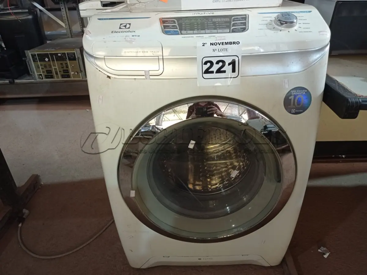 LOTE 221 - 01 LAVA SECA MARCA ELECTROLUX 9KG 220V. (NO ESTADO) ATENÇÃO! FAZER A VISITAÇÃO ANTES DE ARREMATAR, NÃO SABEMOS SE FUNCIONA. LEILÃO NÃO TEM GARANTIA E NEM DEVOLUÇÃO, SUJEITO A POSSÍVEIS AVARIAS VISÍVEIS/OCULTAS E/OU AUSÊNCIA DE COMPONENTES.