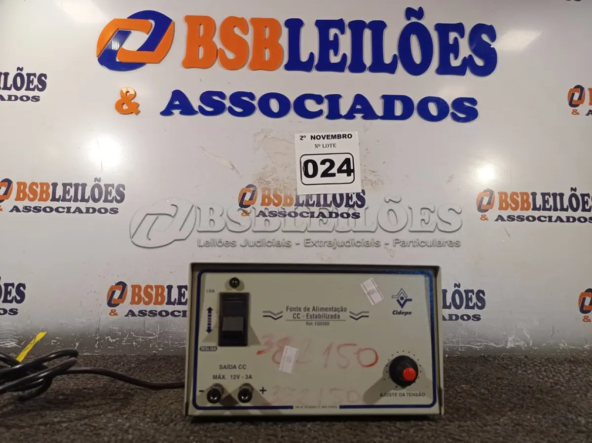 LOTE 024 - 01 FONTE DE ALIMENTAÇÃO ESTABILIZADA 12V 3 A. (NO ESTADO) ATENÇÃO! FAZER A VISITAÇÃO ANTES DE ARREMATAR, NÃO SABEMOS SE FUNCIONA. LEILÃO NÃO TEM GARANTIA E NEM DEVOLUÇÃO, SUJEITO A POSSÍVEIS AVARIAS VISÍVEIS/OCULTAS E/OU AUSÊNCIA DE COMPONENTES.