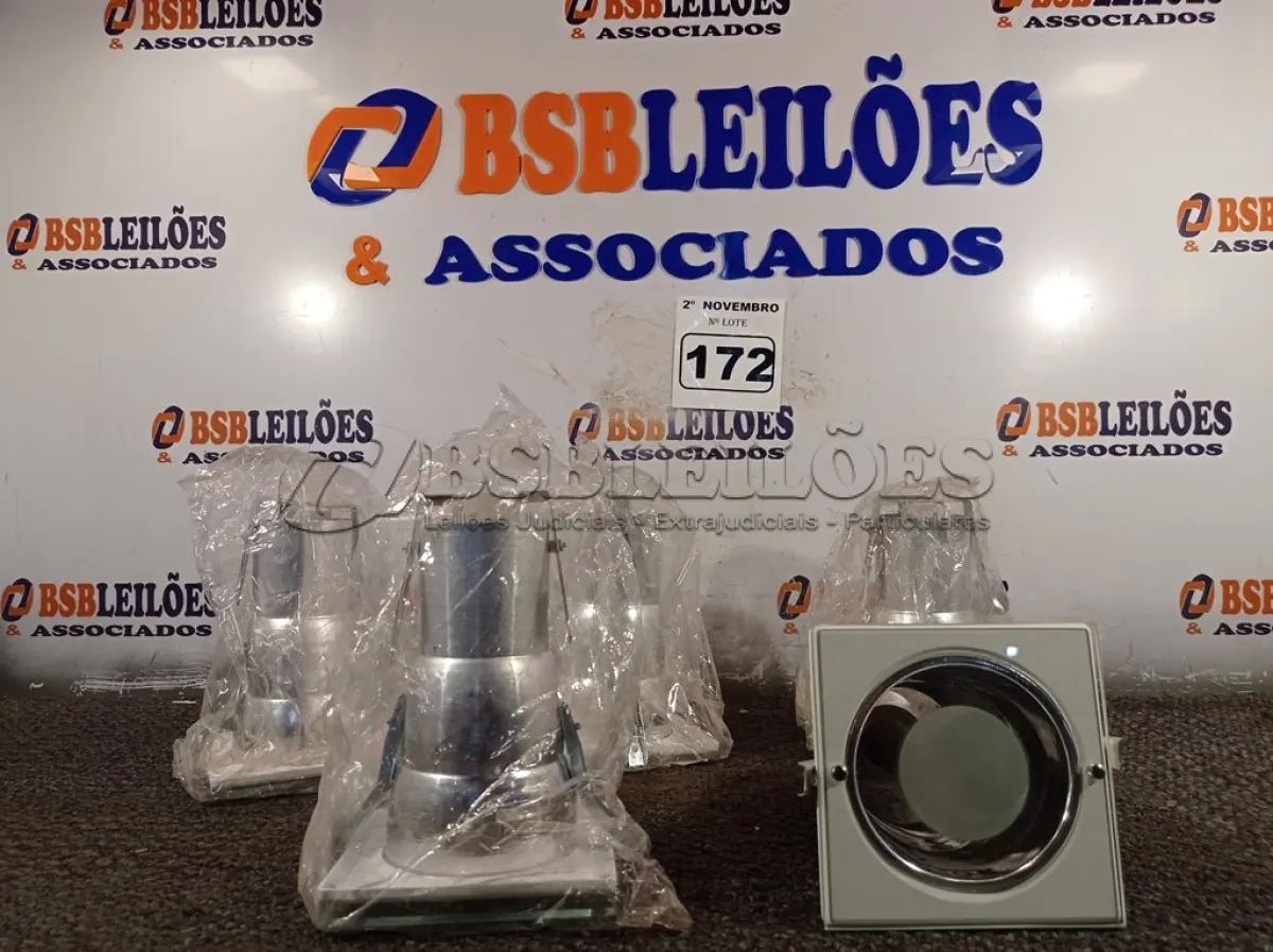 LOTE 172 - 05 LUMINÁRIAS DE EMBUTIR QUADRADA 1XE-27 (NO ESTADO) ATENÇÃO! FAZER A VISITAÇÃO ANTES DE ARREMATAR, NÃO SABEMOS SE FUNCIONA. LEILÃO NÃO TEM GARANTIA E NEM DEVOLUÇÃO, SUJEITO A POSSÍVEIS AVARIAS VISÍVEIS/OCULTAS E/OU AUSÊNCIA DE COMPONENTES.