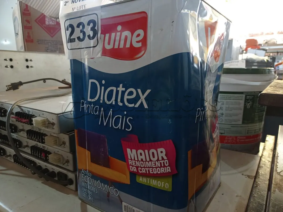 LOTE 233 - 01 LATA DE TINTA IQUINE DIATEX PINTA MAIS FOSCO BASE “P” 18L. (NO ESTADO) ATENÇÃO! FAZER A VISITAÇÃO ANTES DE ARREMATAR, NÃO SABEMOS SE FUNCIONA. LEILÃO NÃO TEM GARANTIA E NEM DEVOLUÇÃO, SUJEITO A POSSÍVEIS AVARIAS VISÍVEIS/OCULTAS E/OU AUSÊNCIA DE COMPONENTES.