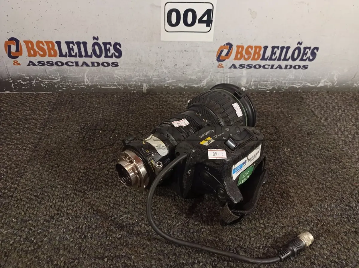LOTE 004 - 01 LENTE CANON XJ19 PARA FILMADORA. (NO ESTADO) ATENÇÃO! FAZER A VISITAÇÃO ANTES DE ARREMATAR, NÃO SABEMOS SE FUNCIONA. LEILÃO NÃO TEM GARANTIA E NEM DEVOLUÇÃO, SUJEITO A POSSÍVEIS AVARIAS VISÍVEIS/OCULTAS E/OU AUSÊNCIA DE COMPONENTES.