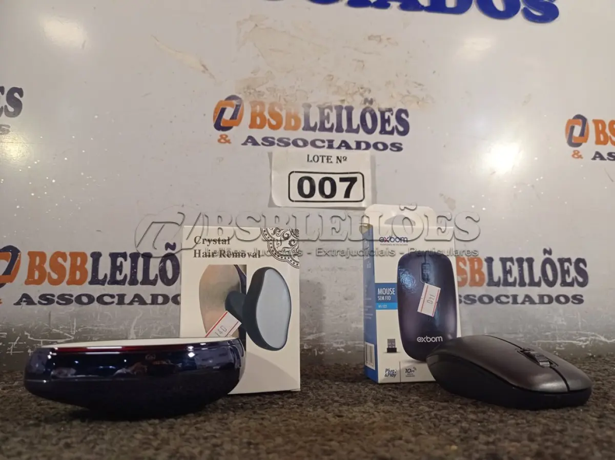 LOTE 007 - 01 REMOVEDOR DE PELOS E 01 MOUSE SEM FIO. (NO ESTADO) ATENÇÃO! FAZER A VISITAÇÃO ANTES DE ARREMATAR, NÃO SABEMOS SE FUNCIONA. LEILÃO NÃO TEM GARANTIA E NEM DEVOLUÇÃO, SUJEITO A POSSÍVEIS AVARIAS VISÍVEIS/OCULTAS E/OU AUSÊNCIA DE COMPONENTES.