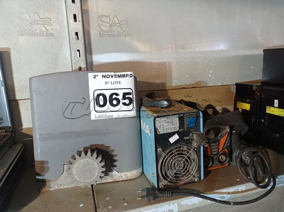LOTE 065 - 01 MOTOR DE PORTÃO, 02 MAQUINAS DE SOLDA E 01 ESMERILHADEIRA MARCAS E MODELOS DIVERSOS PARA RETIRADA DE PEÇAS. (NO ESTADO) ATENÇÃO! FAZER A VISITAÇÃO ANTES DE ARREMATAR, NÃO SABEMOS SE FUNCIONA. LEILÃO NÃO TEM GARANTIA E NEM DEVOLUÇÃO, SUJEITO A POSSÍVEIS AVARIAS VISÍVEIS/OCULTAS E/OU AUSÊNCIA DE COMPONENTES.