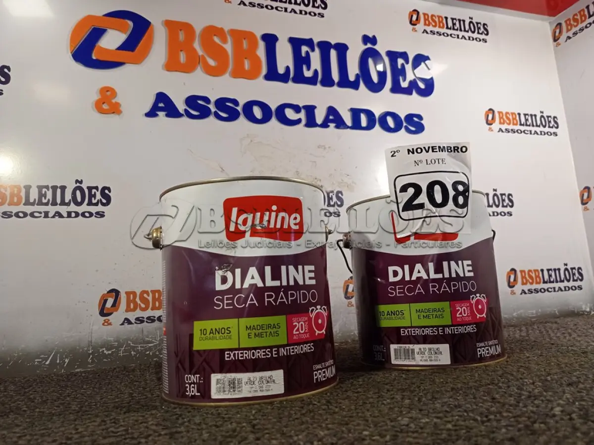 LOTE 208 - 02 GALÕES DE ESMALTE SINTÉTICO IQUINE MADEIRA E METAIS ALTO BRILHO VERDE COLONIAL 3,6L. (NO ESTADO) ATENÇÃO! FAZER A VISITAÇÃO ANTES DE ARREMATAR, NÃO SABEMOS SE FUNCIONA. LEILÃO NÃO TEM GARANTIA E NEM DEVOLUÇÃO, SUJEITO A POSSÍVEIS AVARIAS VISÍVEIS/OCULTAS E/OU AUSÊNCIA DE COMPONENTES.