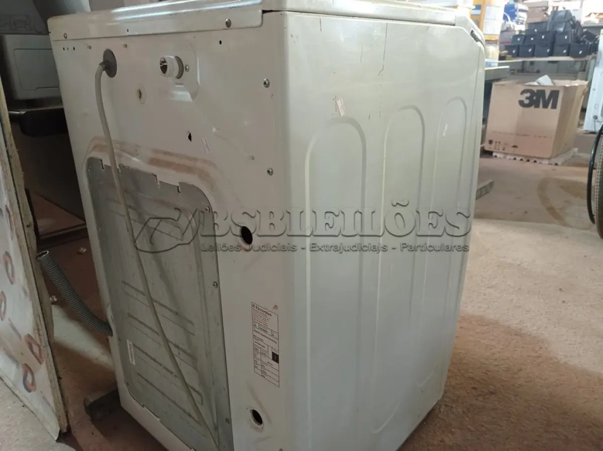 LOTE 221 - 01 LAVA SECA MARCA ELECTROLUX 9KG 220V. (NO ESTADO) ATENÇÃO! FAZER A VISITAÇÃO ANTES DE ARREMATAR, NÃO SABEMOS SE FUNCIONA. LEILÃO NÃO TEM GARANTIA E NEM DEVOLUÇÃO, SUJEITO A POSSÍVEIS AVARIAS VISÍVEIS/OCULTAS E/OU AUSÊNCIA DE COMPONENTES.