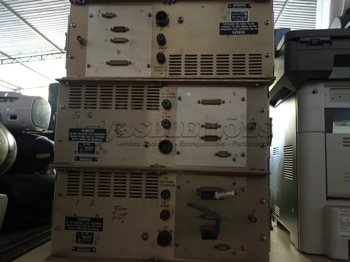 LOTE 279 - 03 EQUIPAMENTOS ELETRÔNICOS HARRIS SENDO 02 RF-3466 SPEED HF MODEM E 01 RF-3466 A UNIVERSAL HF MODEM. (NO ESTADO) ATENÇÃO! FAZER A VISITAÇÃO ANTES DE ARREMATAR, NÃO SABEMOS SE FUNCIONA. LEILÃO NÃO TEM GARANTIA E NEM DEVOLUÇÃO, SUJEITO A POSSÍVEIS AVARIAS VISÍVEIS/OCULTAS E/OU AUSÊNCIA DE COMPONENTES.