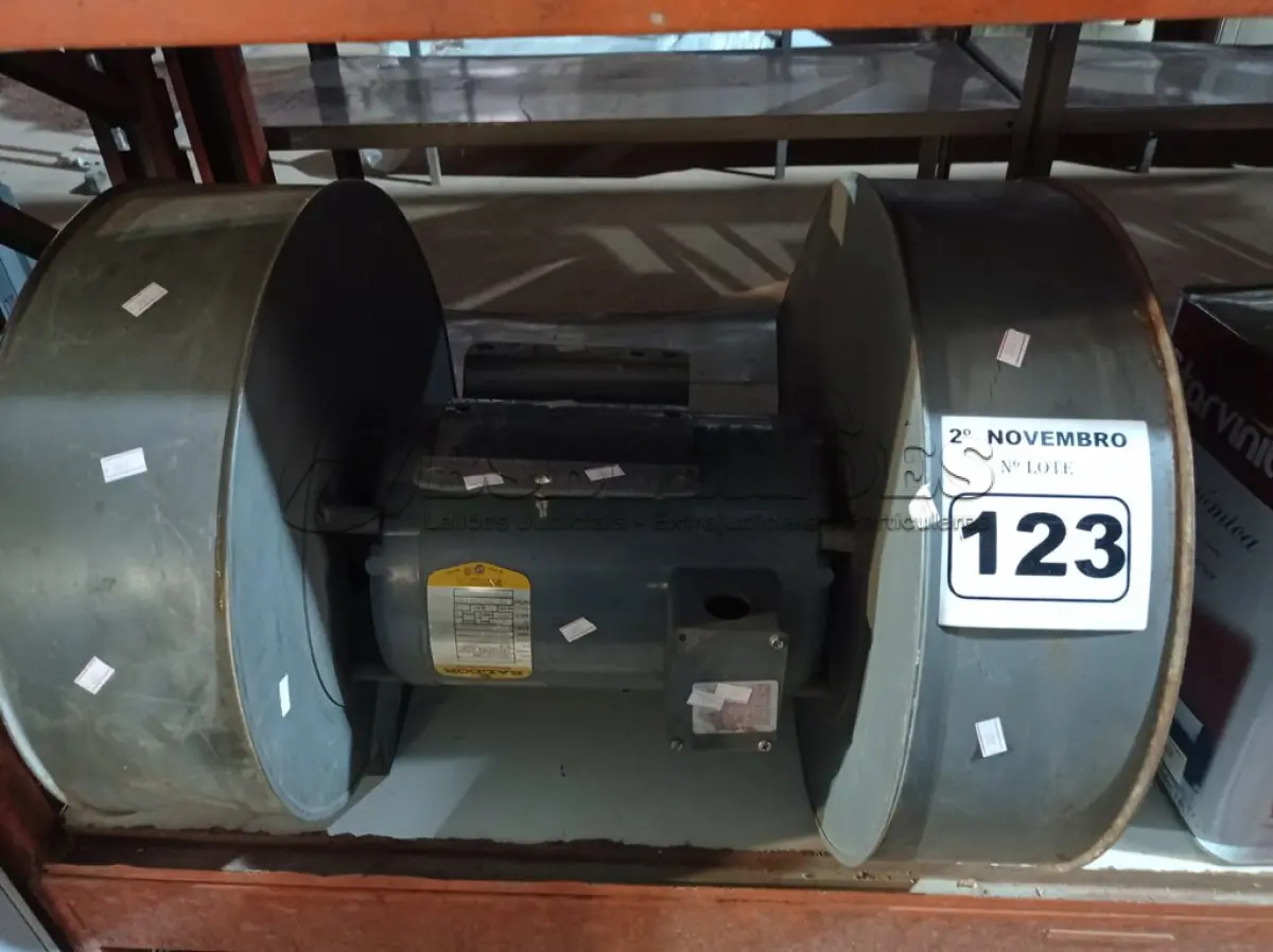 LOTE 123 - 01 EXAUSTOR DUPLA VENTOINHA COM MOTOR 7HP/208-230/480V 3450. (NO ESTADO) ATENÇÃO! FAZER A VISITAÇÃO ANTES DE ARREMATAR, NÃO SABEMOS SE FUNCIONA. LEILÃO NÃO TEM GARANTIA E NEM DEVOLUÇÃO, SUJEITO A POSSÍVEIS AVARIAS VISÍVEIS/OCULTAS E/OU AUSÊNCIA DE COMPONENTES.