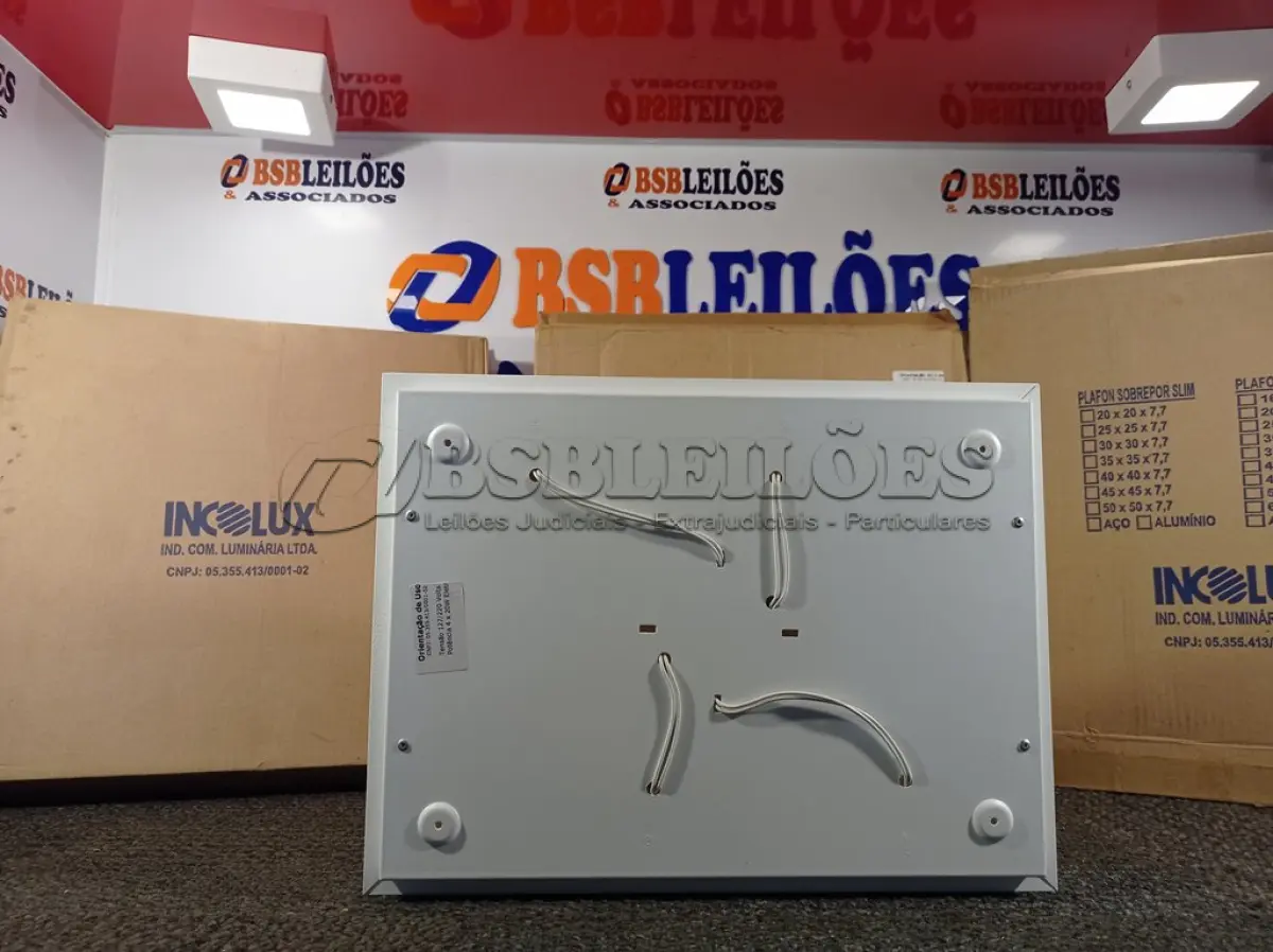 LOTE 087 - 04 PLAFONS DE SOBREPOR 40X30. (NO ESTADO) ATENÇÃO! FAZER A VISITAÇÃO ANTES DE ARREMATAR, NÃO SABEMOS SE FUNCIONA. LEILÃO NÃO TEM GARANTIA E NEM DEVOLUÇÃO, SUJEITO A POSSÍVEIS AVARIAS VISÍVEIS/OCULTAS E/OU AUSÊNCIA DE COMPONENTES.