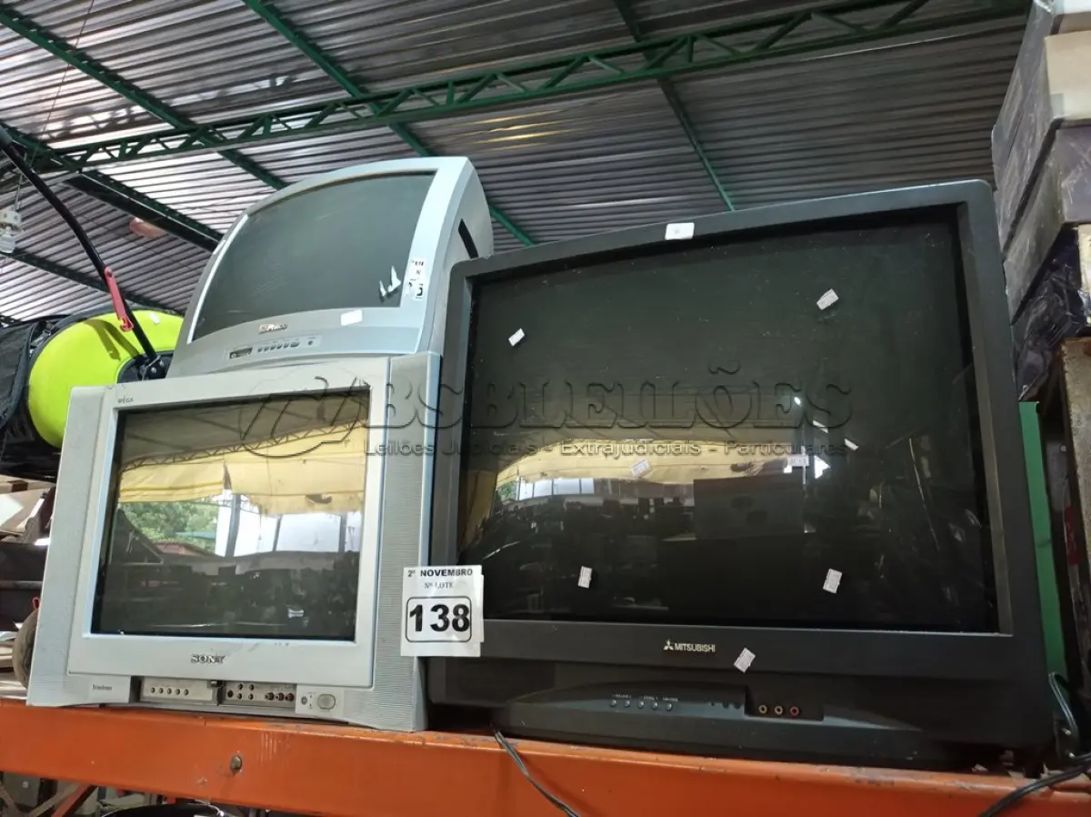 LOTE 138 - 03 TV’S DE TUBO MARCAS E MODELOS DIVERSOS. (NO ESTADO) ATENÇÃO! FAZER A VISITAÇÃO ANTES DE ARREMATAR, NÃO SABEMOS SE FUNCIONA. LEILÃO NÃO TEM GARANTIA E NEM DEVOLUÇÃO, SUJEITO A POSSÍVEIS AVARIAS VISÍVEIS/OCULTAS E/OU AUSÊNCIA DE COMPONENTES.