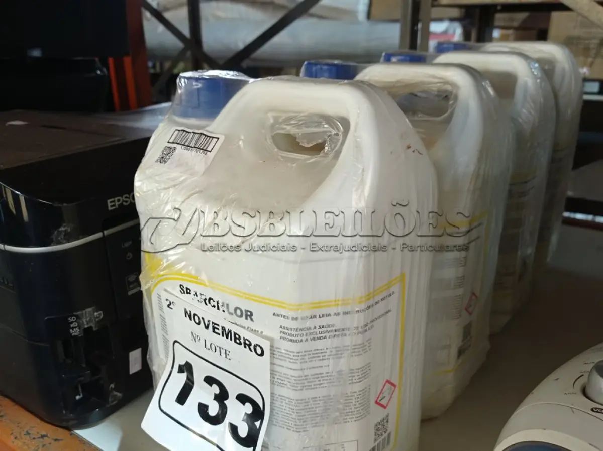 LOTE 133 - 20 LITROS DE DESINFETANTE HOSPITALAR PARA SUPERFÍCIES FIXAS E ARTIGOS NÃO CRÍTICOS. (NO ESTADO) ATENÇÃO! FAZER A VISITAÇÃO ANTES DE ARREMATAR, NÃO SABEMOS SE FUNCIONA. LEILÃO NÃO TEM GARANTIA E NEM DEVOLUÇÃO, SUJEITO A POSSÍVEIS AVARIAS VISÍVEIS/OCULTAS E/OU AUSÊNCIA DE COMPONENTES.