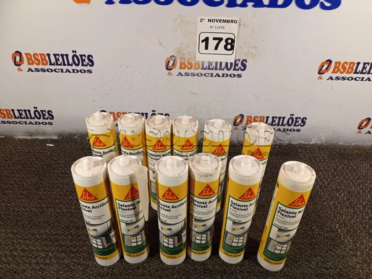 LOTE 178 - 12 TUBOS DE SELANTE ACRÍLICO FLEXÍVEL. (NO ESTADO) ATENÇÃO! FAZER A VISITAÇÃO ANTES DE ARREMATAR, NÃO SABEMOS SE FUNCIONA. LEILÃO NÃO TEM GARANTIA E NEM DEVOLUÇÃO, SUJEITO A POSSÍVEIS AVARIAS VISÍVEIS/OCULTAS E/OU AUSÊNCIA DE COMPONENTES.