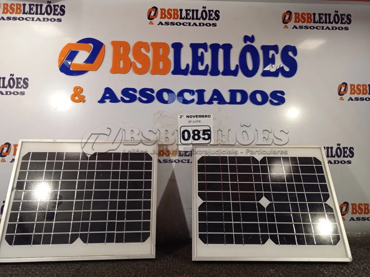 LOTE 085 - 02 PAINÉIS FOTOVOLTAICOS 18V 10W. (NO ESTADO) ATENÇÃO! FAZER A VISITAÇÃO ANTES DE ARREMATAR, NÃO SABEMOS SE FUNCIONA. LEILÃO NÃO TEM GARANTIA E NEM DEVOLUÇÃO, SUJEITO A POSSÍVEIS AVARIAS VISÍVEIS/OCULTAS E/OU AUSÊNCIA DE COMPONENTES.