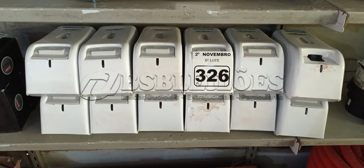 LOTE 326 - 12 DISPENSES PARA ÁLCOOL EM GEL. (NO ESTADO) ATENÇÃO! FAZER A VISITAÇÃO ANTES DE ARREMATAR, NÃO SABEMOS SE FUNCIONA. LEILÃO NÃO TEM GARANTIA E NEM DEVOLUÇÃO, SUJEITO A POSSÍVEIS AVARIAS VISÍVEIS/OCULTAS E/OU AUSÊNCIA DE COMPONENTES.